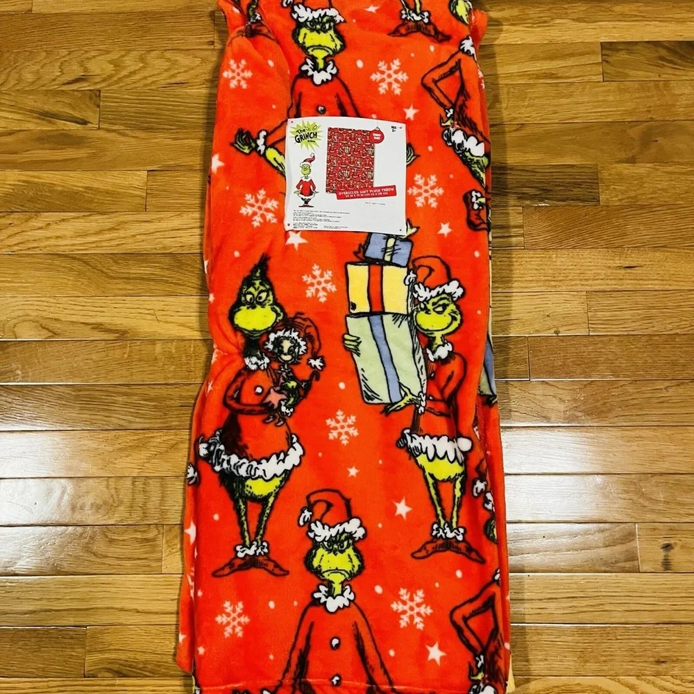 The Grinch Cindy Lou Who Red Christmas Throw Blanket NWT 50x70